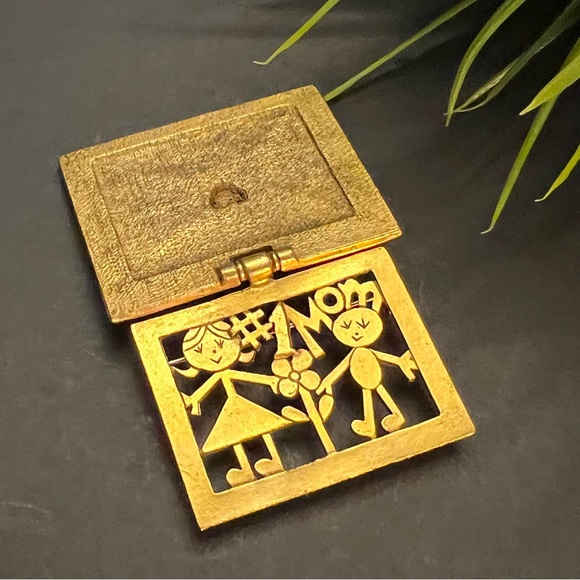 Vintage AJC Brooch Pin - OPEN HERE HEART #1 MOM Gold Tone Brooch - Picture 5 of 8